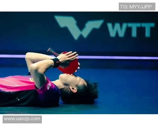 朝鲜足球球星赛场痛哭引发热议展现体育竞技背后的真情流露